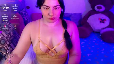 Ana online show from 10/31/25, 02:18