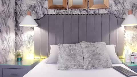 Mia online show from 09/25/25, 12:09