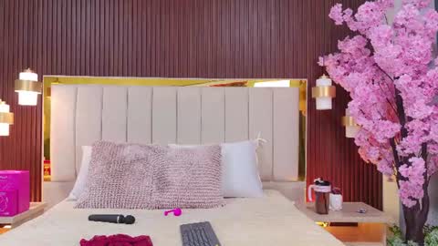 Snapshot of anastasia_steelegb chatting on 06/22/26, 12:13 Mia online show from 06/22/26, 12:13