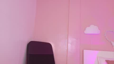 Kendra  online show from 10/23/25, 10:14