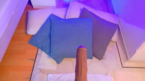 Kendra  online show from 11/13/25, 10:36