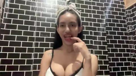 Snapshot of anawalters chatting on 11/08/25, 03:29 anawalters online show from 11/08/25, 03:29