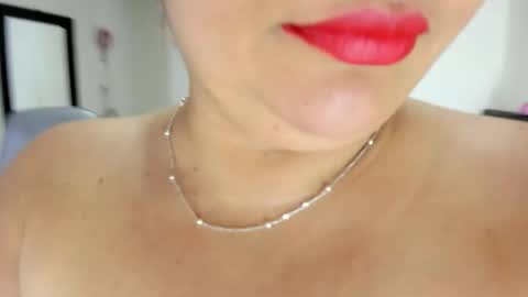 Snapshot of anawatson_ chatting on 11/23/25, 01:16 Ana online show from 11/23/25, 01:16