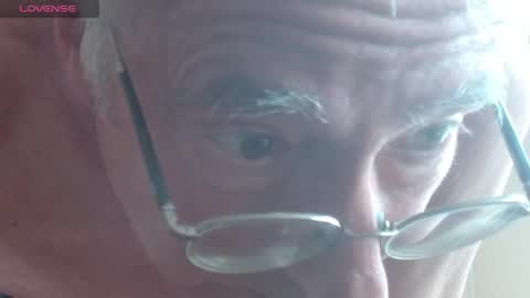 Snapshot of anax69 chatting on 04/19/26, 12:37 mario online show from 04/19/26, 12:37
