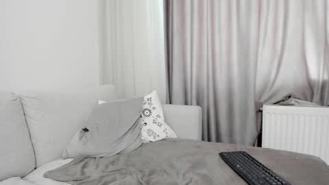 Snapshot of anayscaandy chatting on 02/12/25, 10:14 Andreea online show from 02/12/25, 10:14