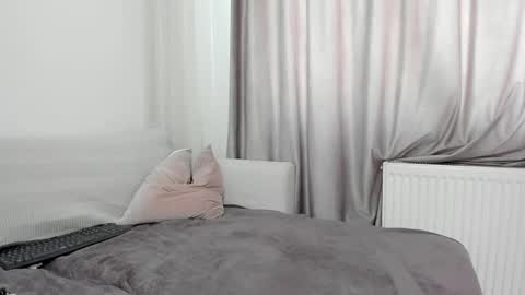 Snapshot of anayscaandy chatting on 02/25/25, 10:04 Andreea online show from 02/25/25, 10:04
