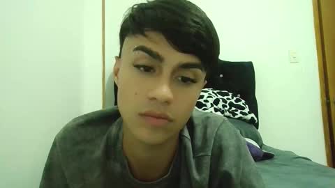 Snapshot of anddy_grey1 chatting on 03/01/25, 01:32 Dani 3 online show from 03/01/25, 01:32