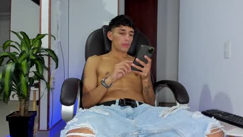 Snapshot of ander_012 chatting on 01/29/25, 12:12 Ander Arias online show from 01/29/25, 12:12