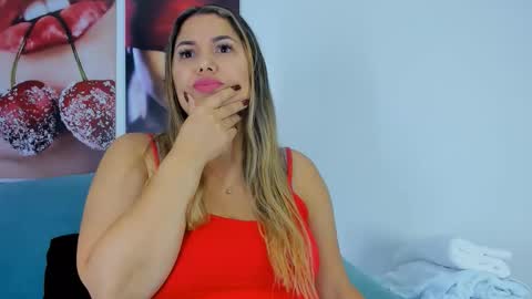 Snapshot of andhrea_vale chatting on 11/07/25, 11:43 Andrea online show from 11/07/25, 11:43