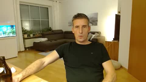 Name online show from 11/30/25, 03:38