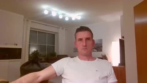 Name online show from 01/06/26, 04:32