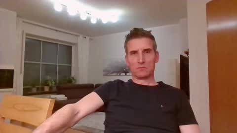 Name online show from 04/12/26, 05:51