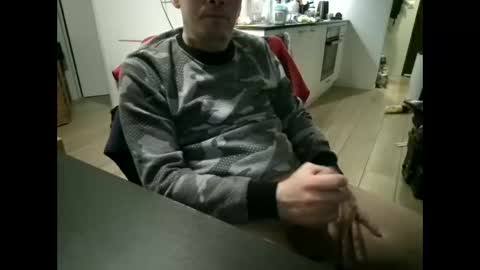 Snapshot of andre7760 chatting on 10/10/25, 08:08 my skyp ericson1976 online show from 10/10/25, 08:08