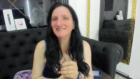 Snapshot of andre_cloefoxx_ chatting on 12/15/25, 04:39 Cloe online show from 12/15/25, 04:39