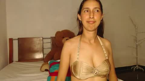 Snapshot of andre_sky_ chatting on 04/18/26, 10:43 A l e online show from 04/18/26, 10:43