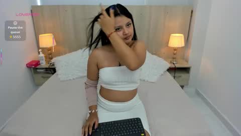 Andrea Caicedo online show from 10/03/25, 07:33