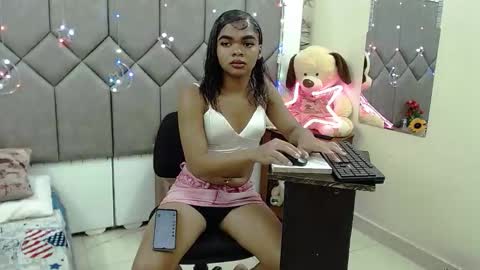 Snapshot of andrea_castt chatting on 03/17/26, 08:01 Andrea Castt online show from 03/17/26, 08:01