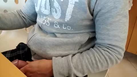 Snapshot of andrea_feetlover chatting on 11/06/25, 06:47 andrea_feetlover online show from 11/06/25, 06:47