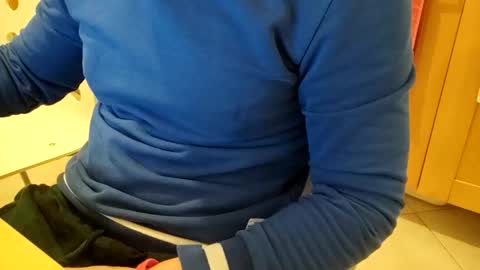 Snapshot of andrea_feetlover chatting on 11/27/25, 08:11 andrea_feetlover online show from 11/27/25, 08:11