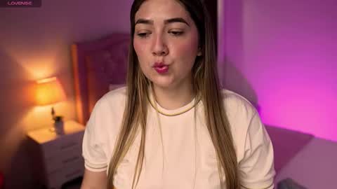 Snapshot of andrea_garciat chatting on 10/11/25, 08:51 Andrea online show from 10/11/25, 08:51