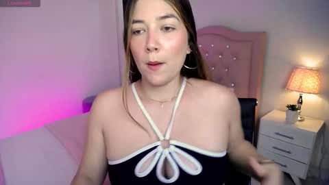 Snapshot of andrea_garciat chatting on 11/18/25, 08:24 Andrea online show from 11/18/25, 08:24