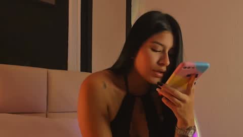 Snapshot of andrea_gomes_ chatting on 02/02/25, 04:15 andrea online show from 02/02/25, 04:15