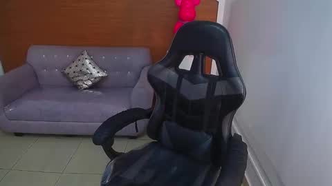 Snapshot of andrea_torres_t chatting on 03/07/25, 04:33 Andrea online show from 03/07/25, 04:33