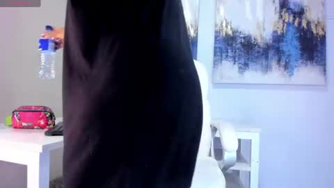 Snapshot of andreaa_zoee_ chatting on 06/13/26, 02:37 Andrea Zoelins online show from 06/13/26, 02:37