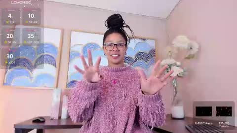 Snapshot of andreaa_zoee_ chatting on 06/19/26, 02:43 Andrea Zoelins online show from 06/19/26, 02:43