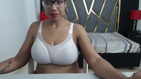 Snapshot of andrealopezxox chatting on 08/03/26, 01:16 ANDREA online show from 08/03/26, 01:16