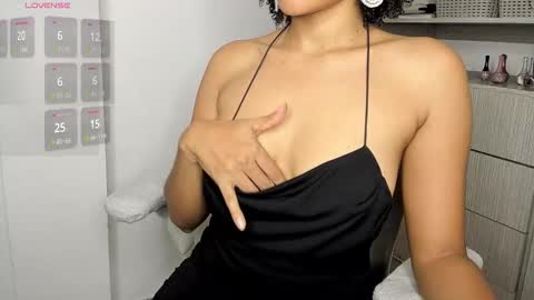 Andrea  online show from 11/06/25, 01:45