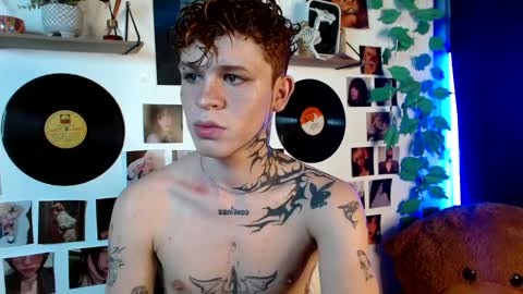 Snapshot of andreewwolffman chatting on 01/29/25, 12:22 Andrew online show from 01/29/25, 12:22