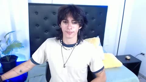 Snapshot of andreey50 chatting on 11/25/25, 01:44 Andrey online show from 11/25/25, 01:44