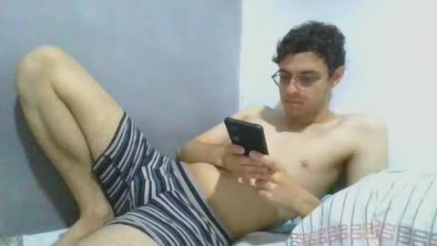 Snapshot of andres129494 chatting on 11/14/25, 02:10 andres129494 online show from 11/14/25, 02:10