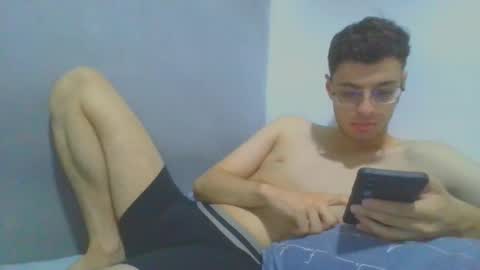 Snapshot of andres129494 chatting on 11/21/25, 03:05 andres129494 online show from 11/21/25, 03:05