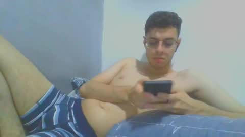 Snapshot of andres129494 chatting on 11/22/25, 02:21 andres129494 online show from 11/22/25, 02:21