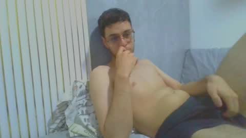 Snapshot of andres129494 chatting on 12/01/25, 03:33 andres129494 online show from 12/01/25, 03:33