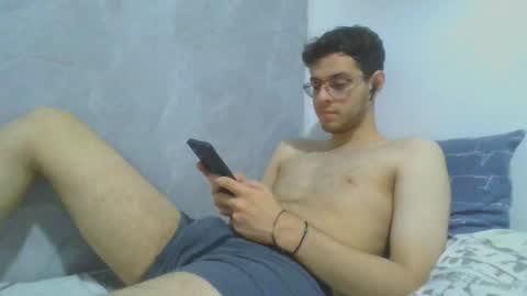 Snapshot of andres129494 chatting on 12/19/25, 03:13 andres129494 online show from 12/19/25, 03:13