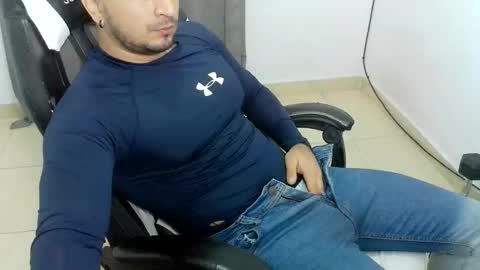 Snapshot of andres180950734 chatting on 03/27/26, 01:33 andres180950734 online show from 03/27/26, 01:33