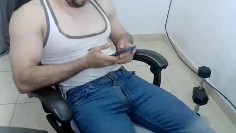 Snapshot of andres180950734 chatting on 04/06/26, 11:27 andres180950734 online show from 04/06/26, 11:27