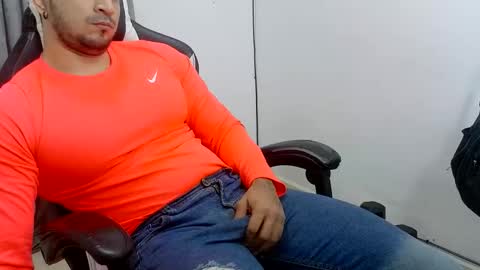 Snapshot of andres180950734 chatting on 04/14/26, 10:05 andres180950734 online show from 04/14/26, 10:05