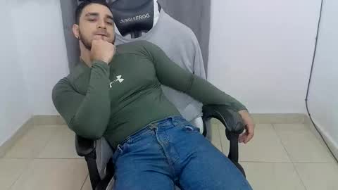 Snapshot of andres180950734 chatting on 05/06/26, 11:21 andres180950734 online show from 05/06/26, 11:21