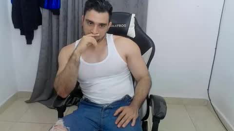 Snapshot of andres180950734 chatting on 05/13/26, 12:52 andres180950734 online show from 05/13/26, 12:52