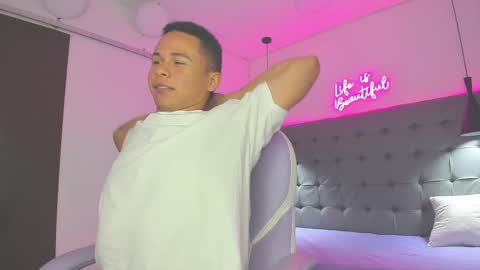 Snapshot of andres1_8 chatting on 11/23/25, 03:06 IM ANDRES online show from 11/23/25, 03:06