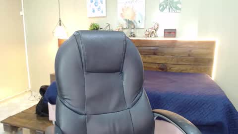 Snapshot of andres1_8 chatting on 11/30/25, 01:37 IM ANDRES online show from 11/30/25, 01:37