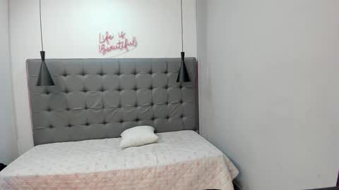 Snapshot of andres1_8 chatting on 12/19/25, 03:13 IM ANDRES online show from 12/19/25, 03:13