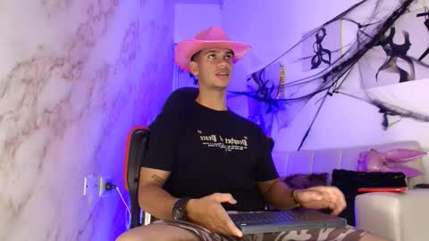 andres_stud online show from 10/27/25, 04:27