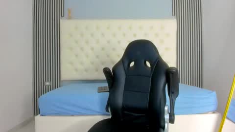 andres_stud online show from 12/17/25, 04:40