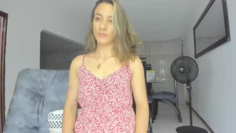 Snapshot of andresgiraldo1 chatting on 02/03/25, 12:04 Isa --------- online show from 02/03/25, 12:04