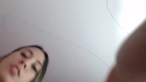 Snapshot of andresgiraldo1 chatting on 10/01/25, 12:49 Isa --------- online show from 10/01/25, 12:49